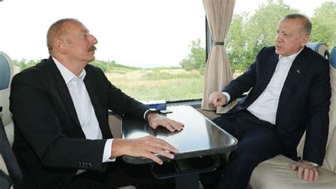 E­r­d­o­ğ­a­n­ ­i­l­e­ ­A­l­i­y­e­v­ ­A­r­a­s­ı­n­d­a­ ­D­i­k­k­a­t­ ­Ç­e­k­e­n­ ­K­o­l­i­n­ ­-­ ­C­e­n­g­i­z­ ­D­i­y­a­l­o­ğ­u­